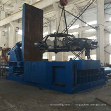 Presse à balles industrielle à châssis de voiture de ferraille robuste